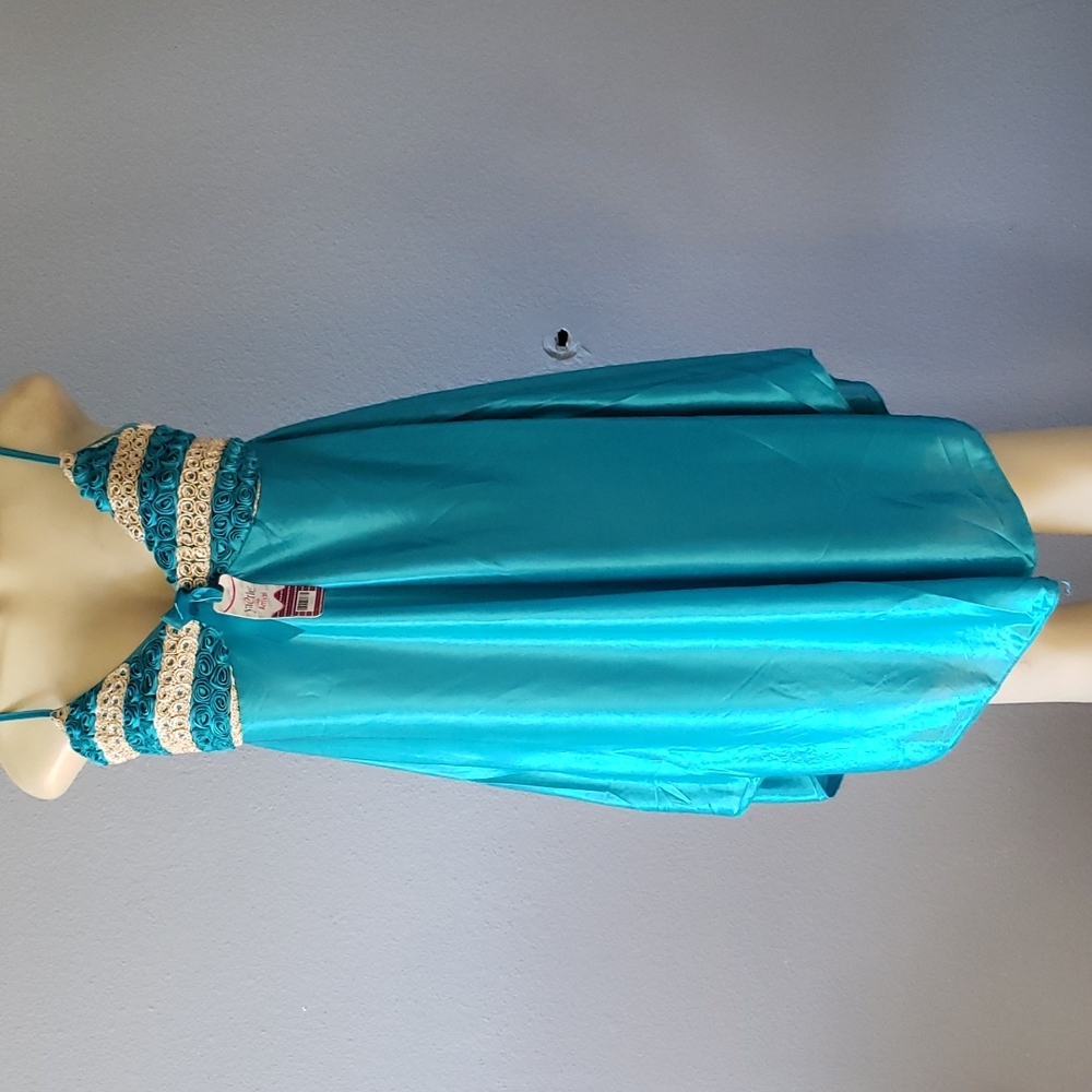 Lace Night Dress - Picture 6 of 6